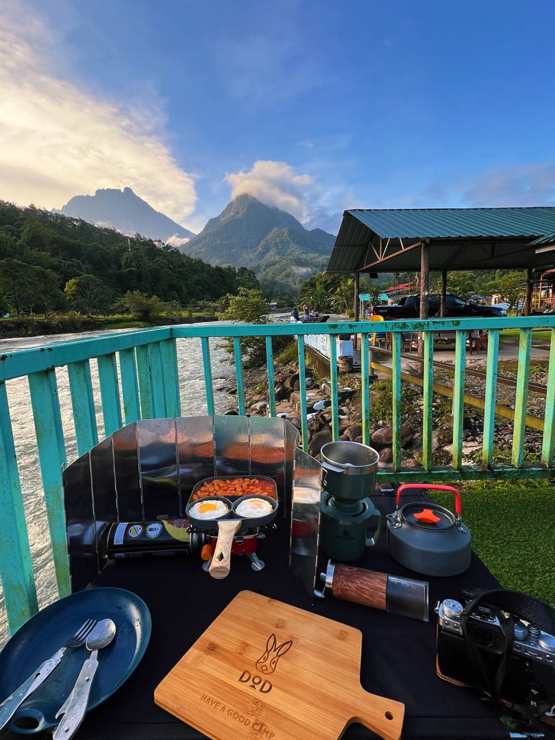 Chill moment at Tambatuon Homestead!