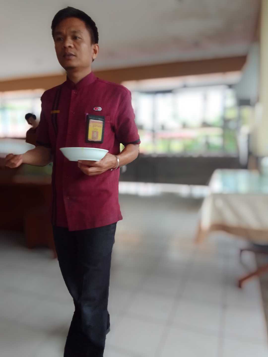 Padang food servant