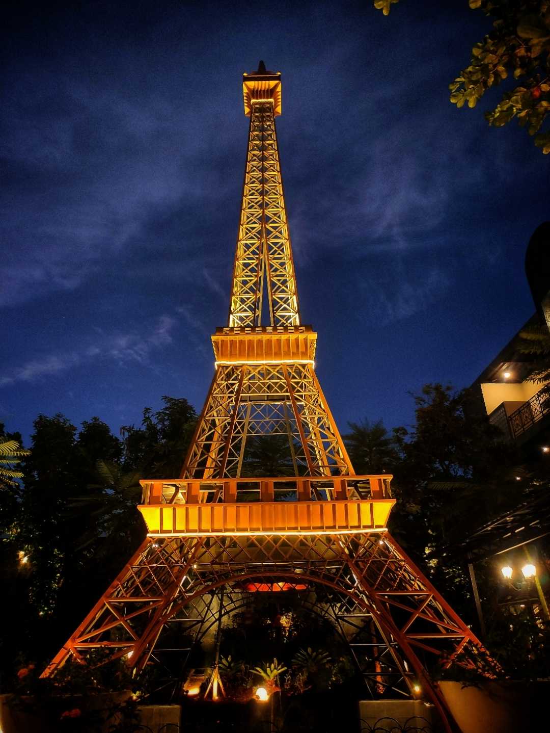La Paris Cafe n Resto 