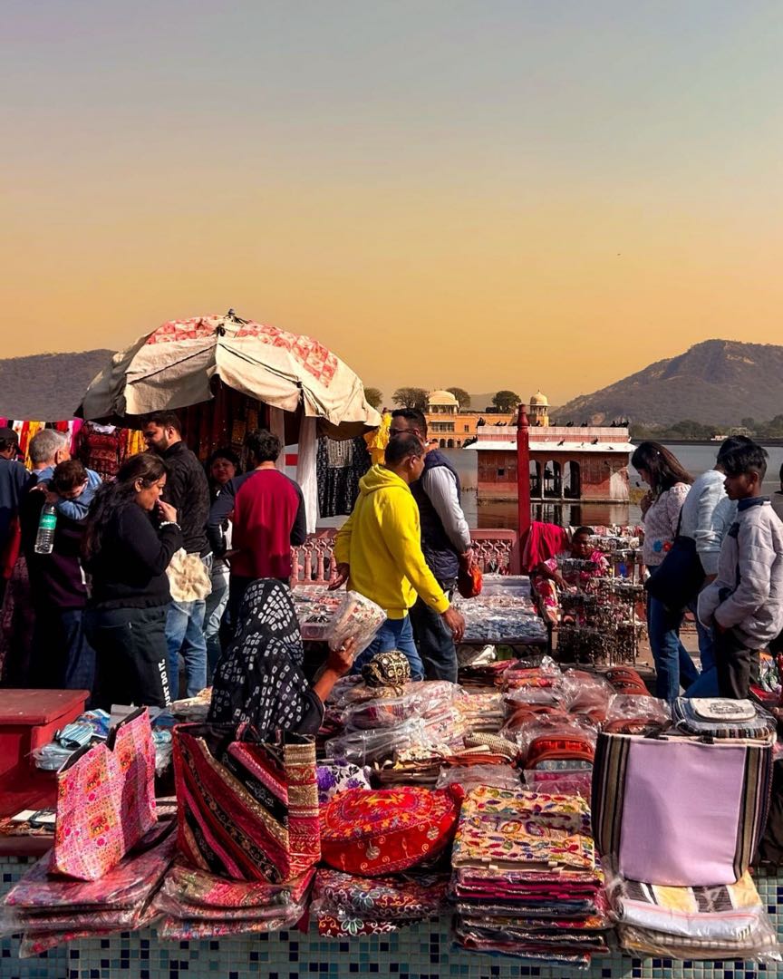 Hunting for Souvenirs in the Pink City 
