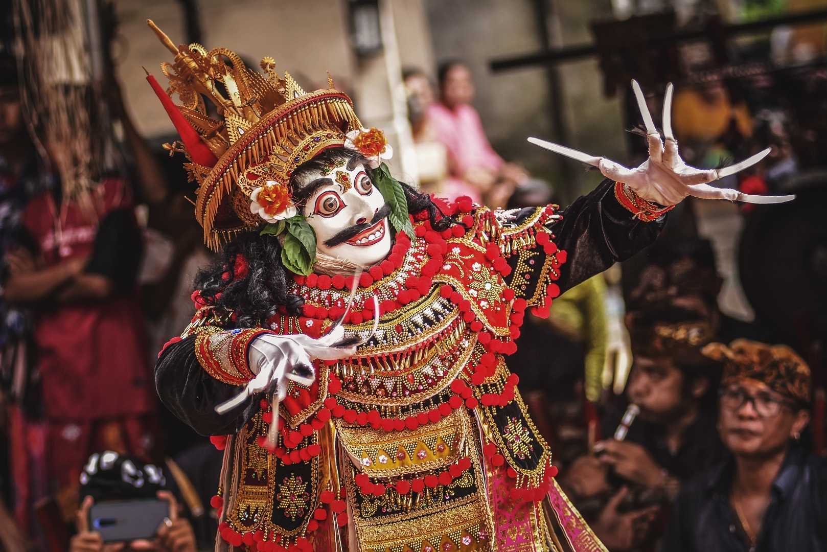 topeng dance
