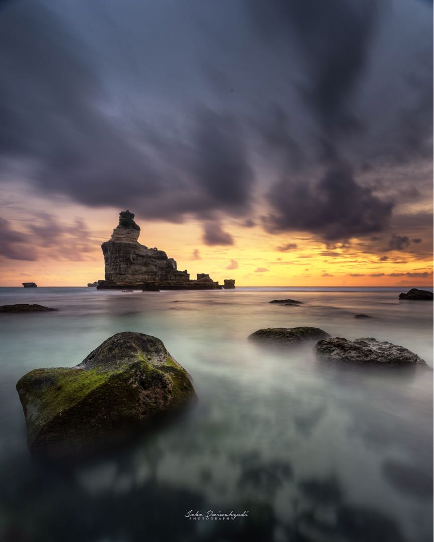 Menanti gelapnya Pantai Buyutan