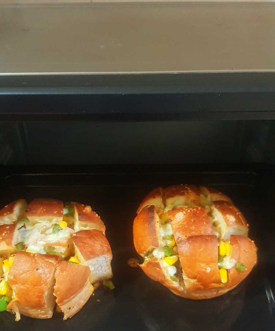 Cheesy Masala Bun 