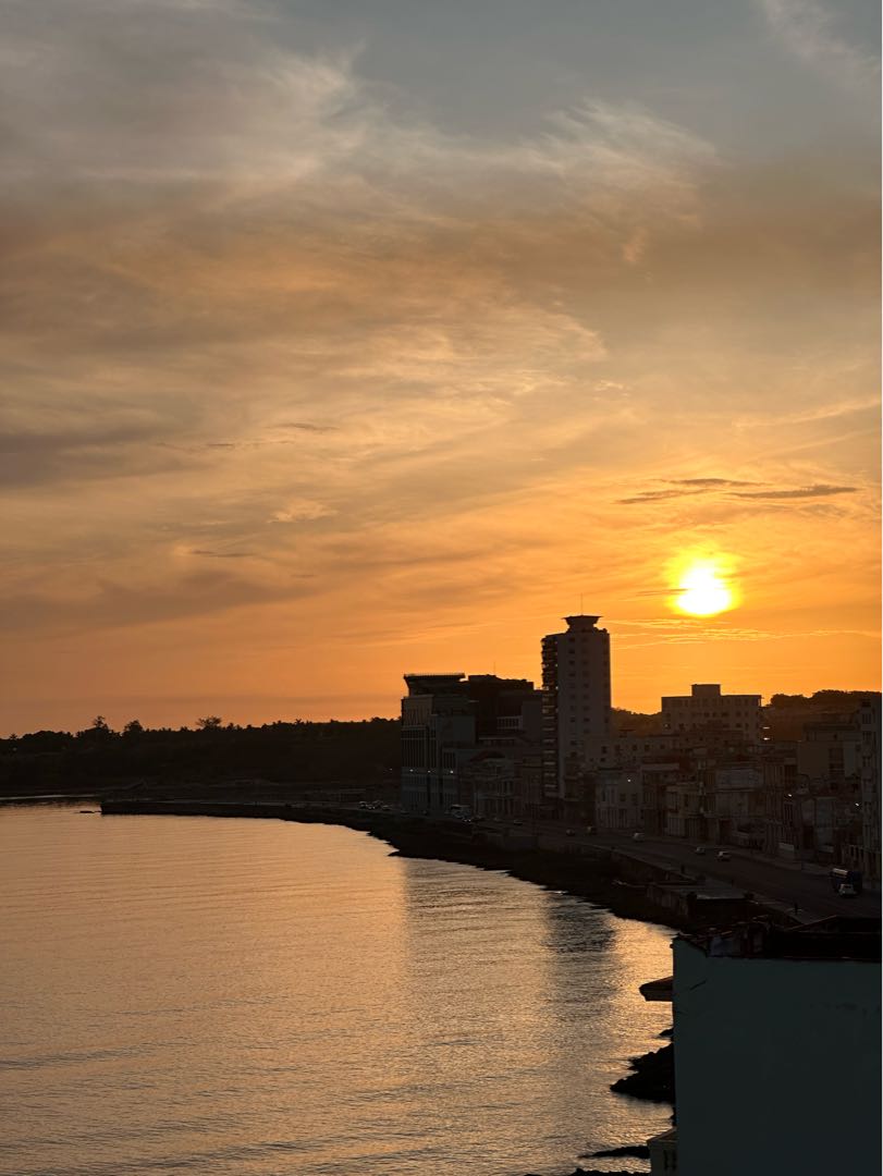 Malecón de La Habana al amanecer