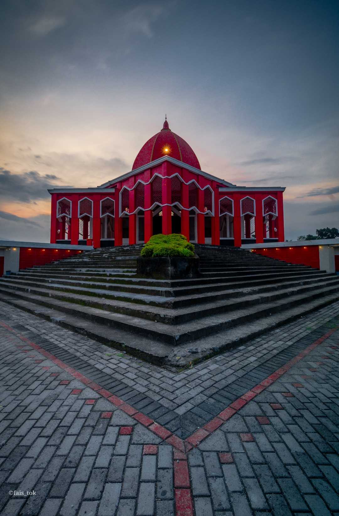 Masjid MOEKHLAS SIDIK / Masjid Merah