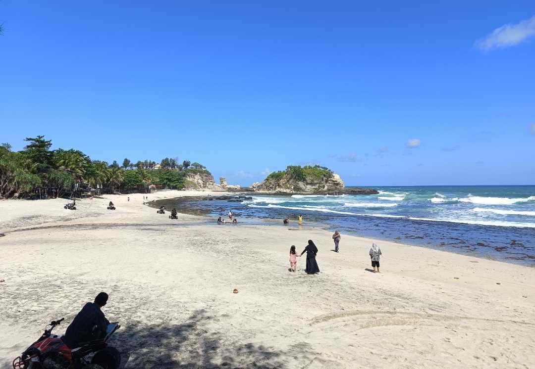 klayar beach