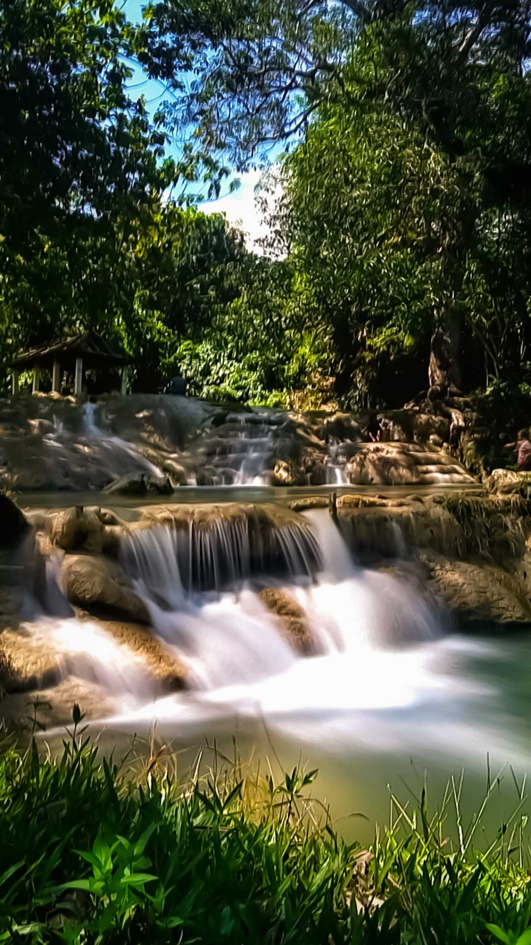 Air terjun tirtaria Buol