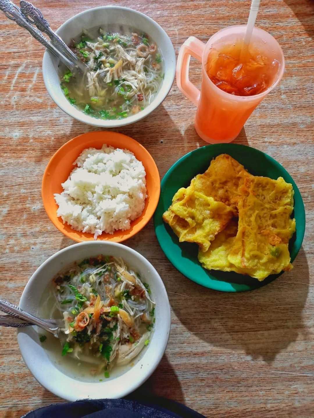 Soto Ayam dan pelengkapnya