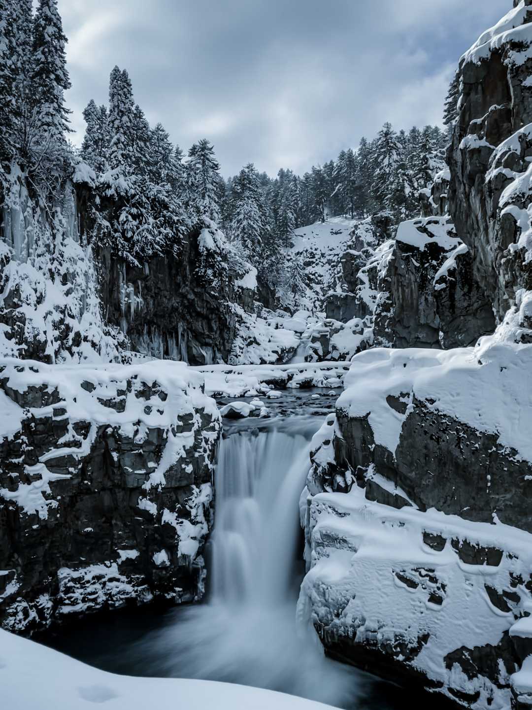 Aharbal waterfall 