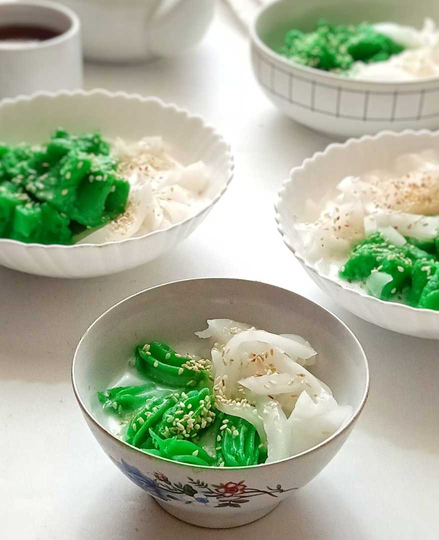 Kanom Piak Poon