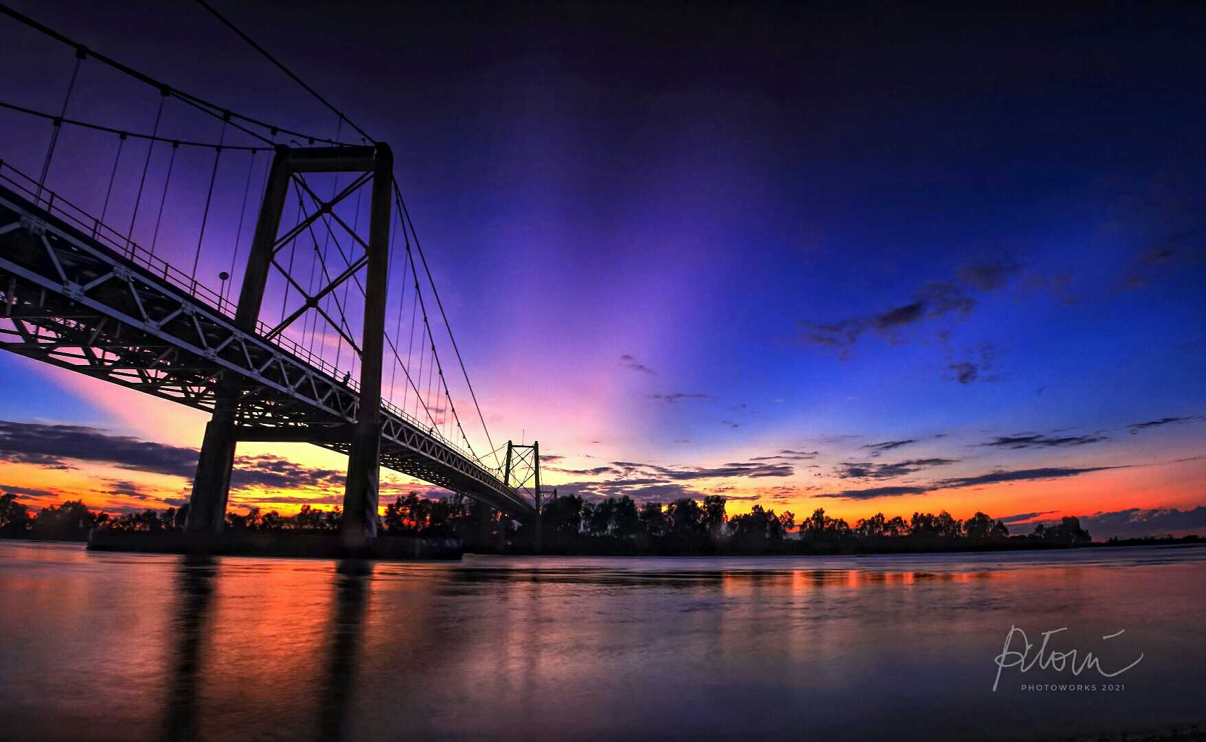 Senja dibawah Jembatan Barito