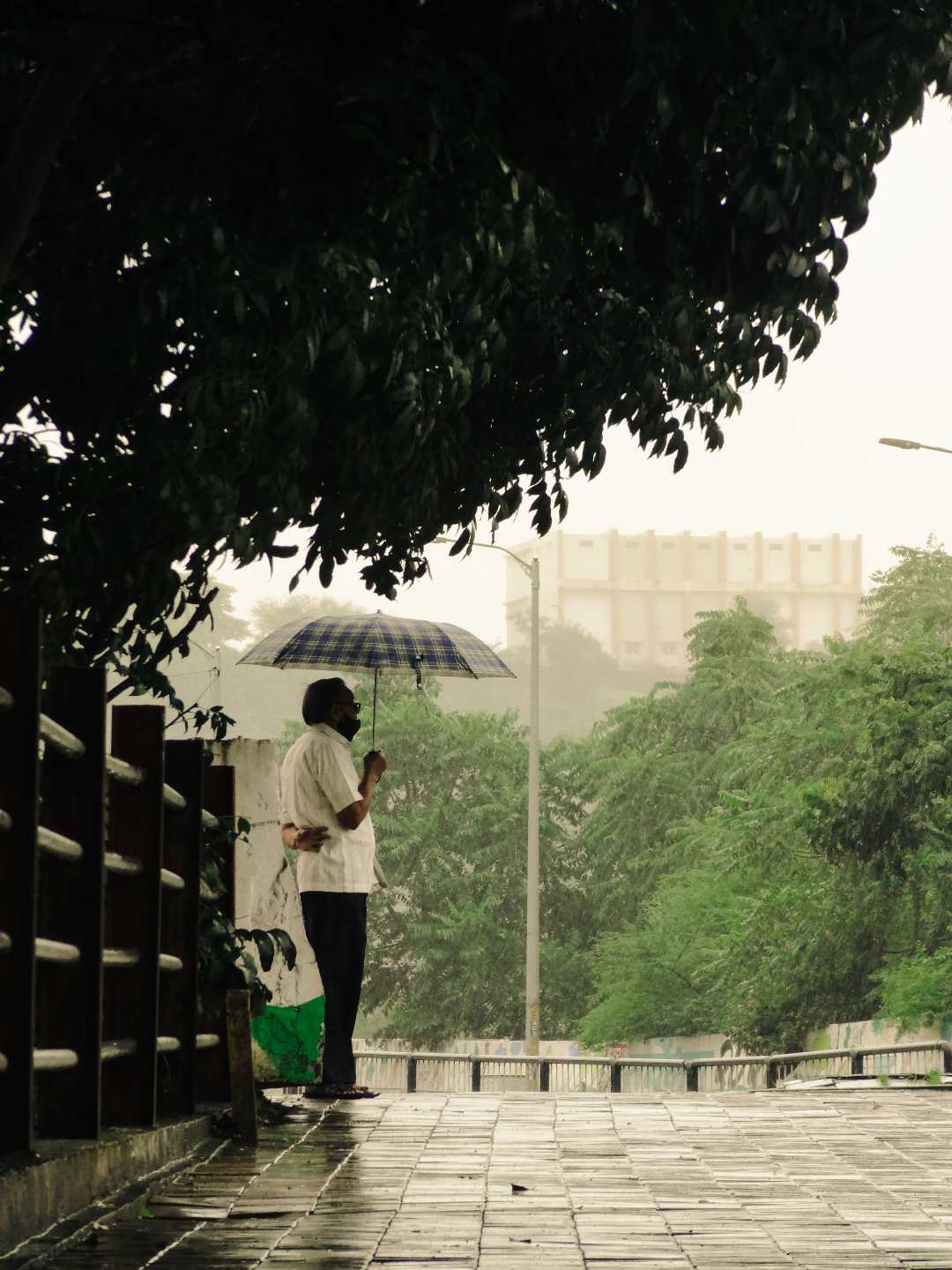 Baarishein to hai par hai vo kha ...