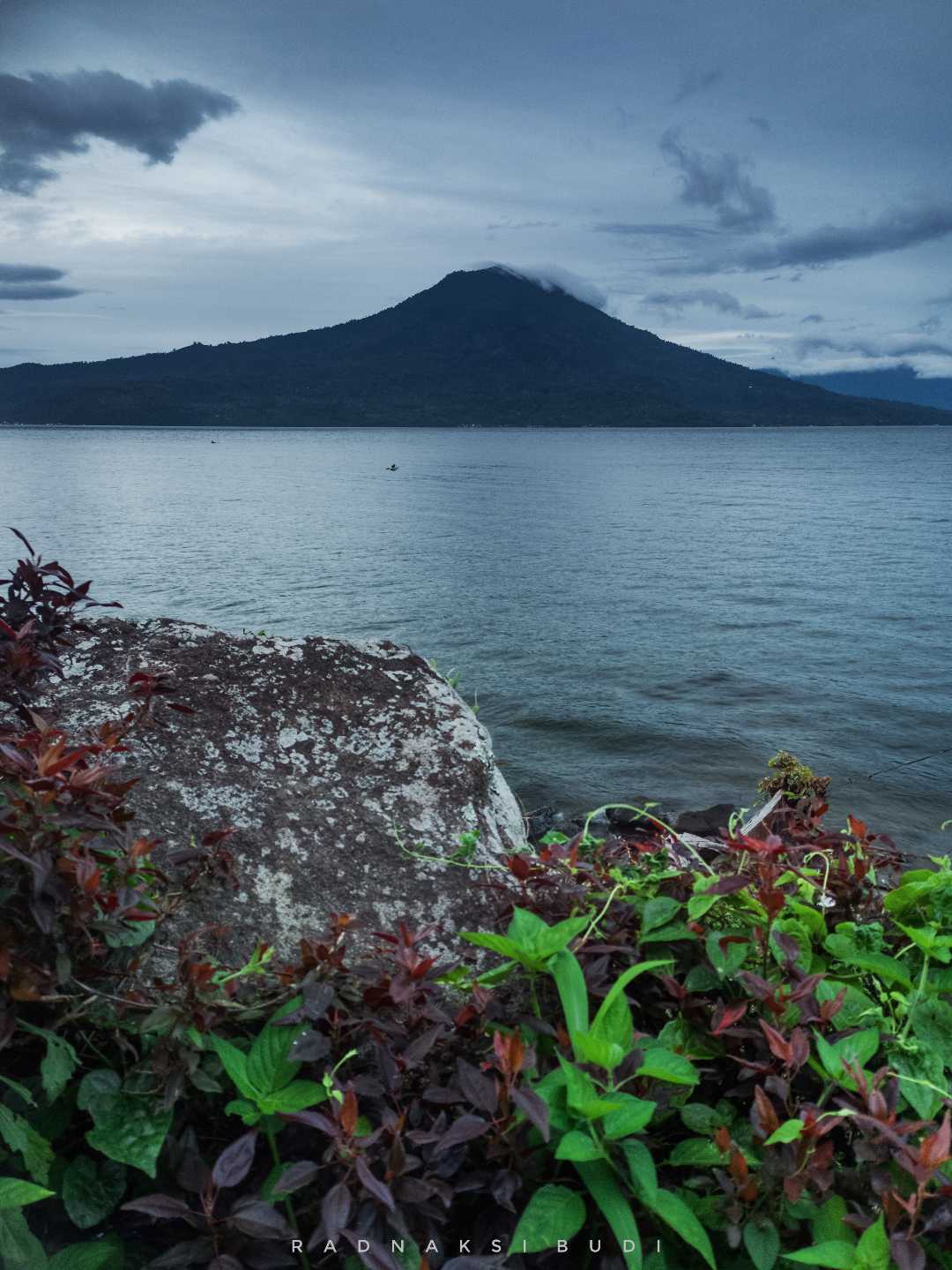 Danau danau dan gunung Seminung