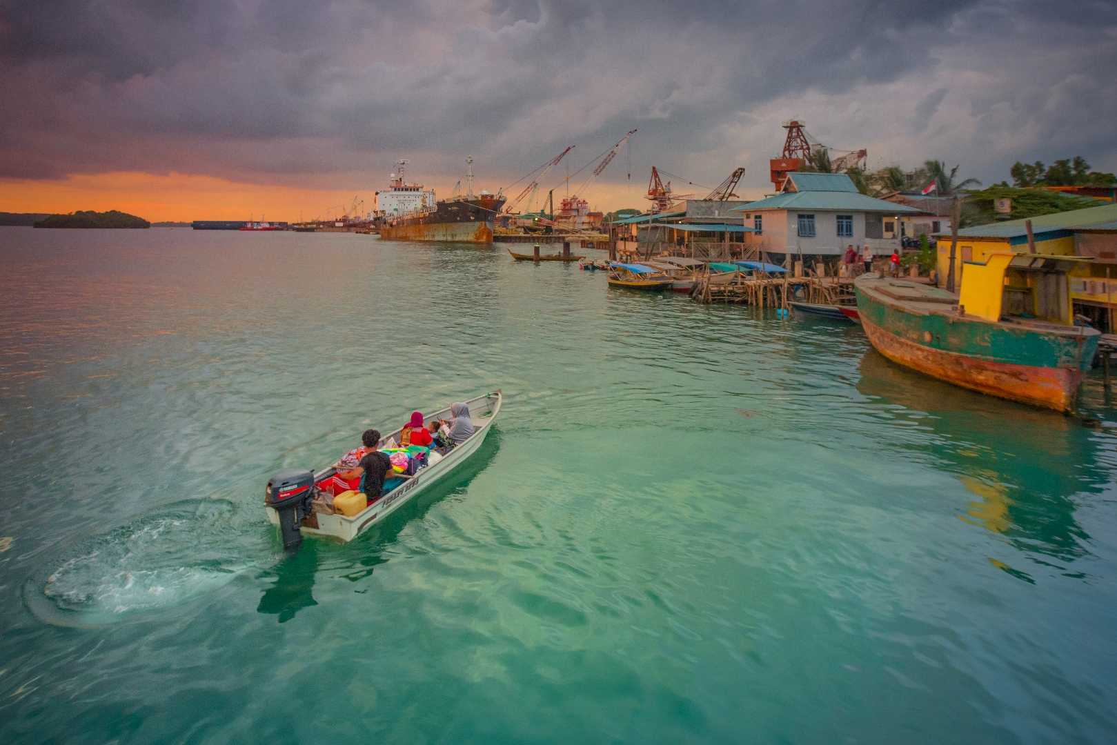 Aktifitas Transportasi Laut
