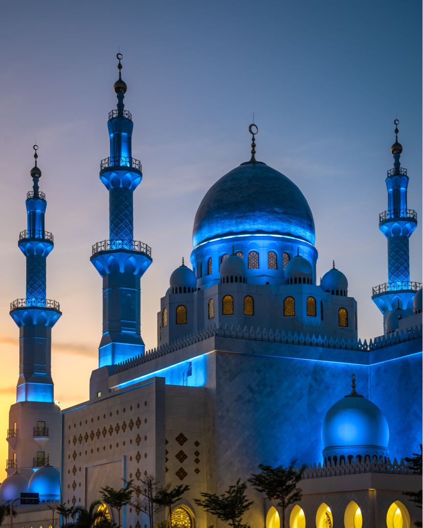 Megahnya Masjid Raya Syekh Zayed Solo