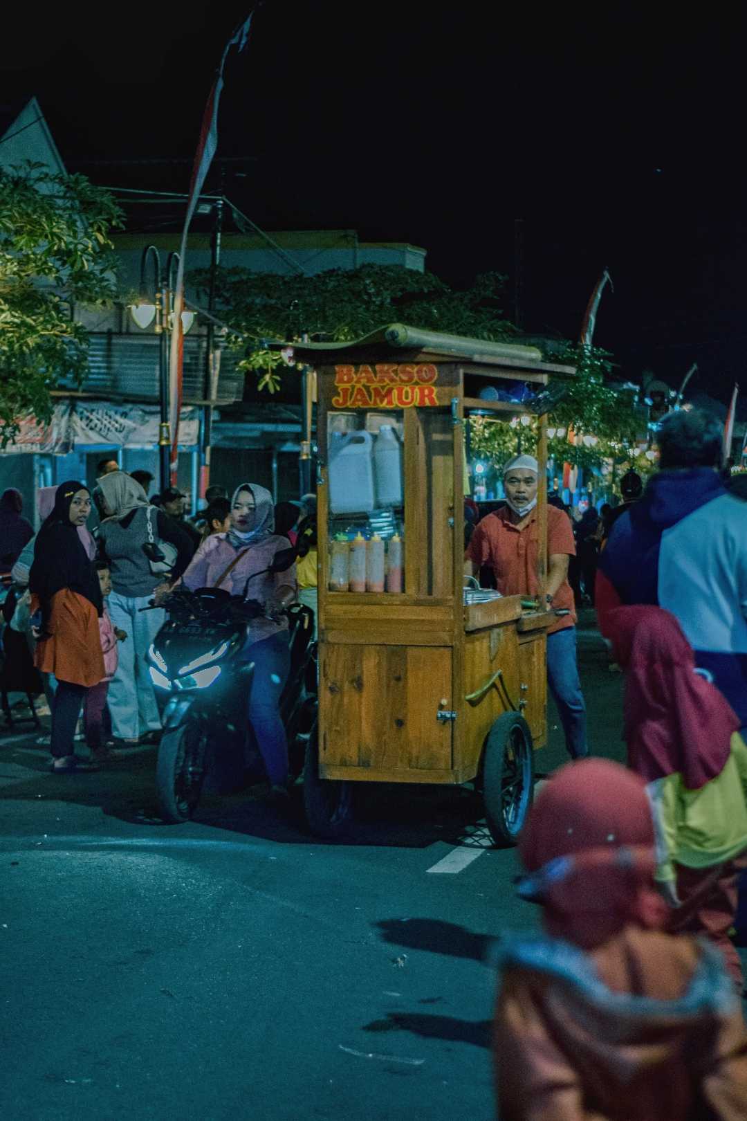 Night Street Photo