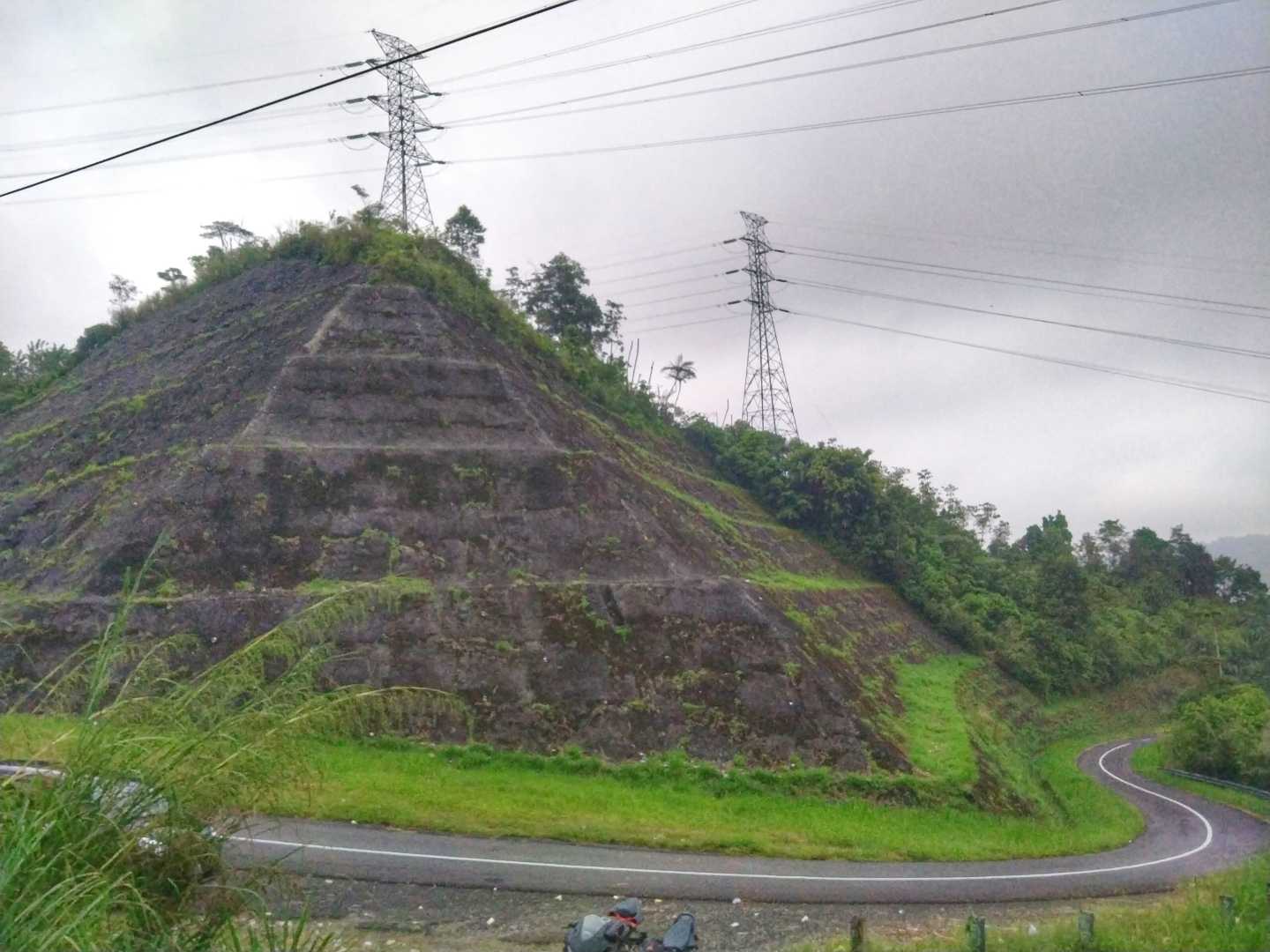 Bukit Piramid PLTA Musi