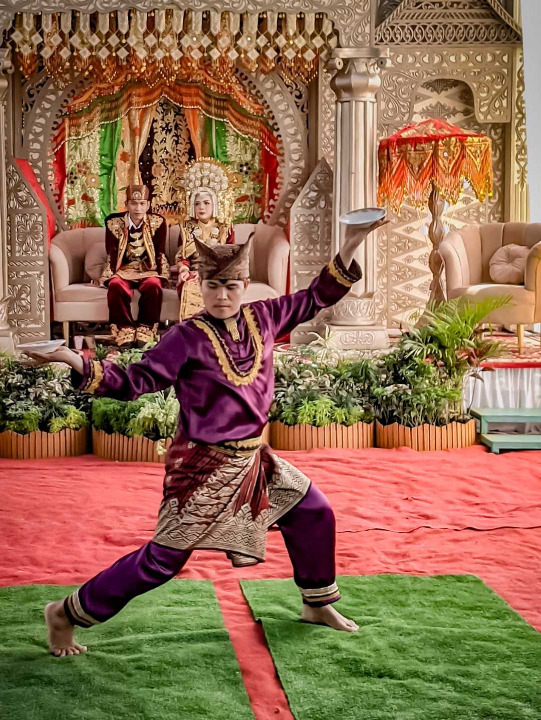 tari piring..