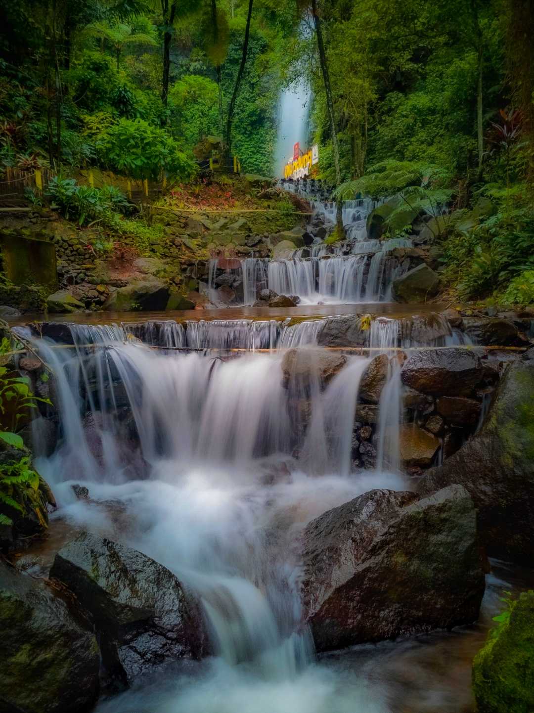 Pesona Air Terjun Dlundung 