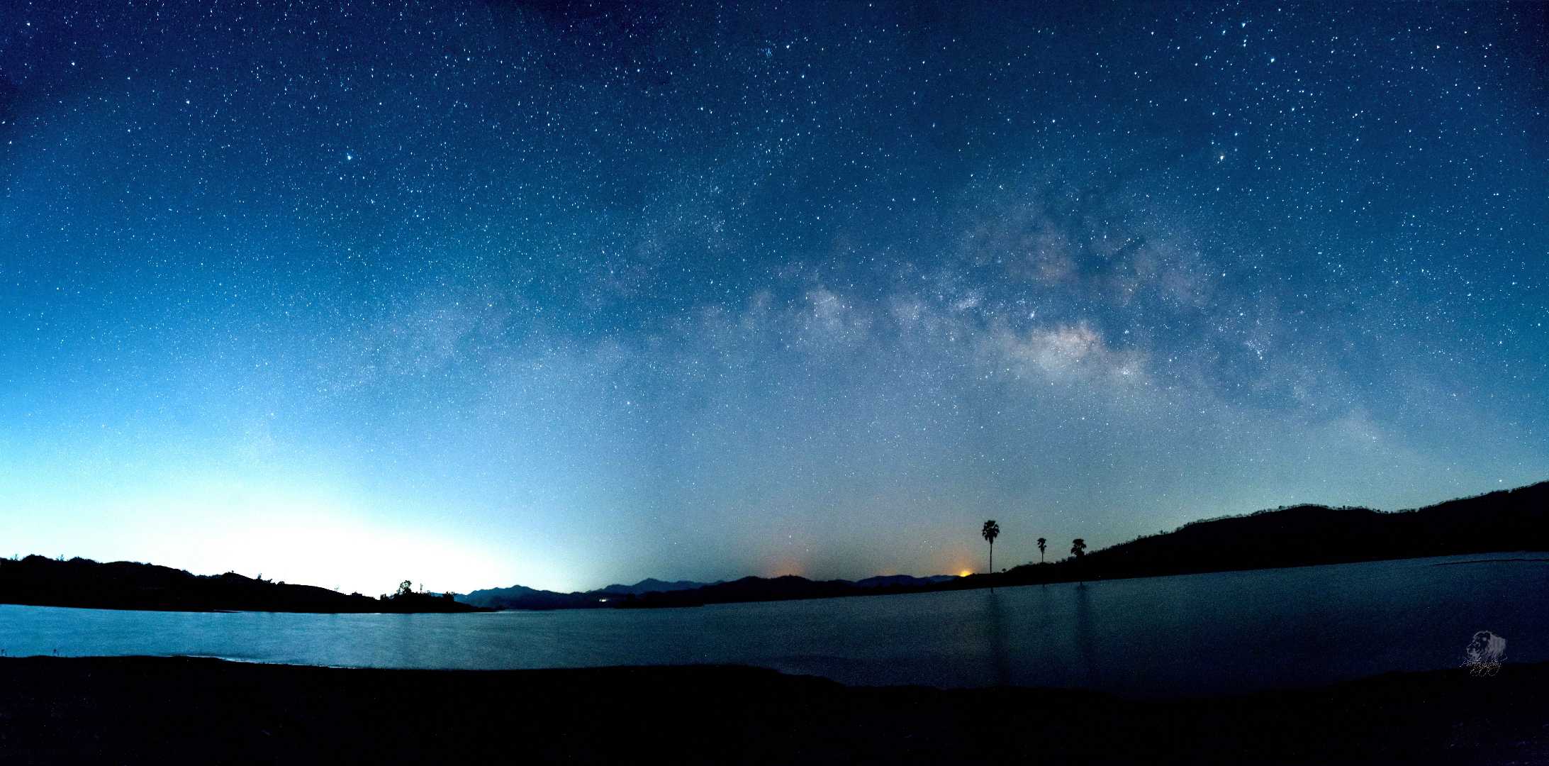 CURVE OF MILKY WAY