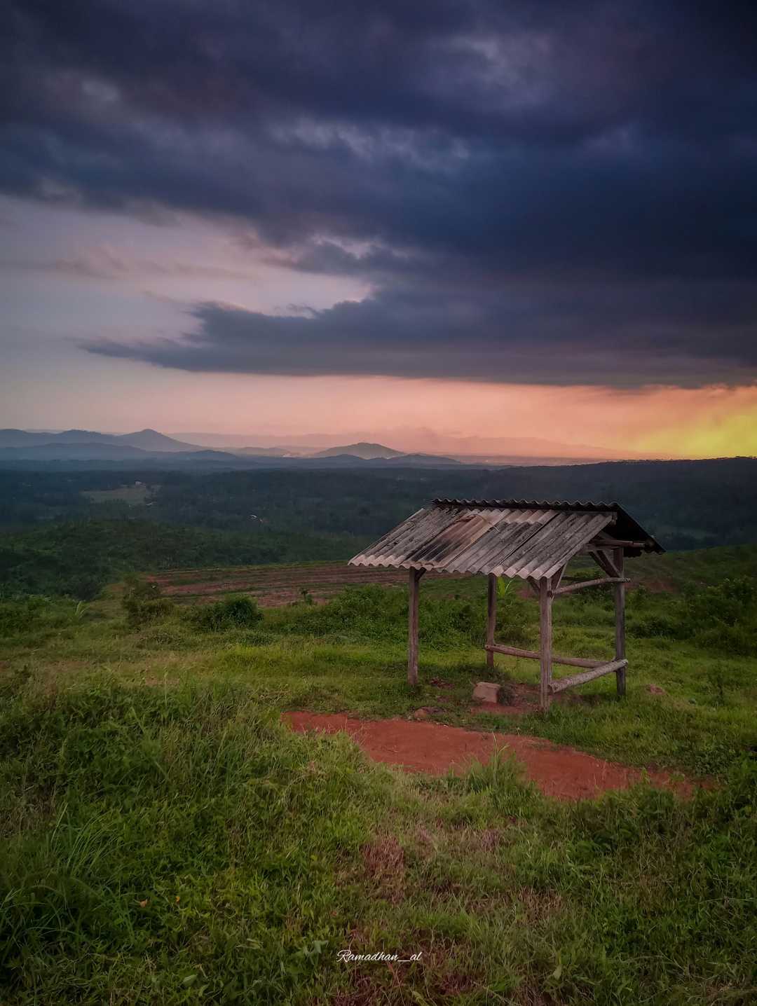 Sunset di atas bukit