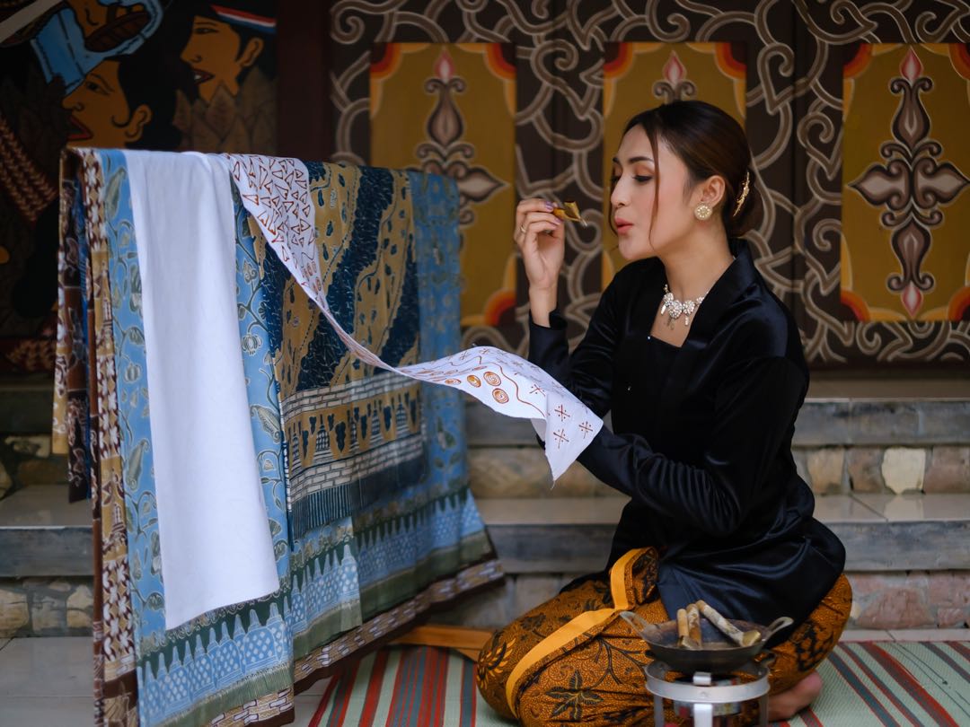 Membuat batik tulis