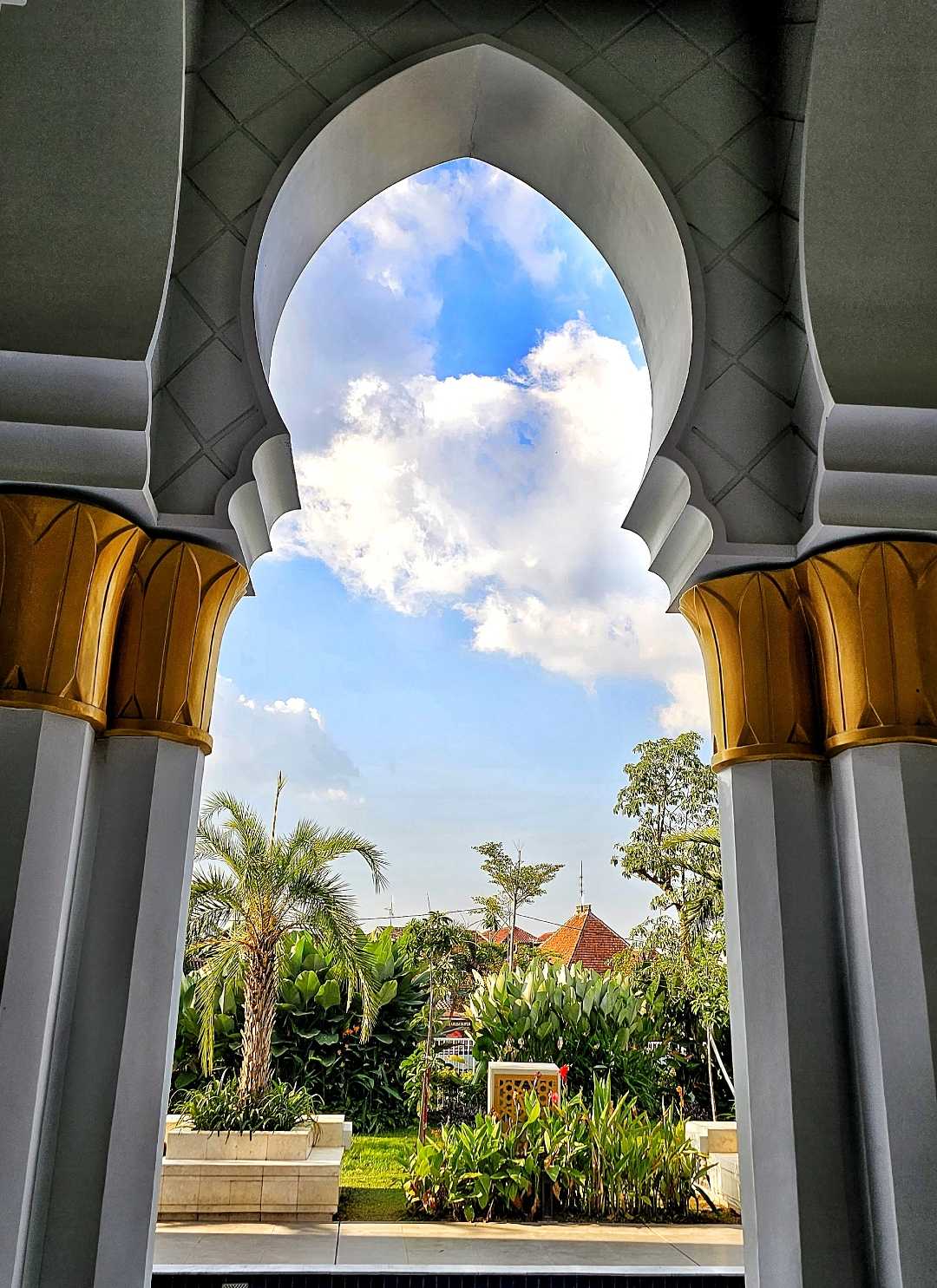 "MASJID SHEIKH ZAYED SOLO"