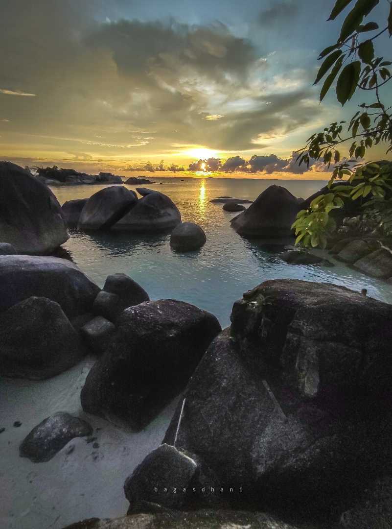 Pantai Laskar Pelangi