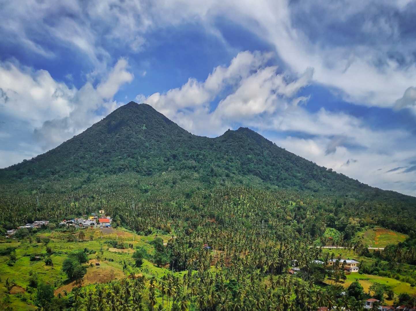 Gunung Dua Sudara