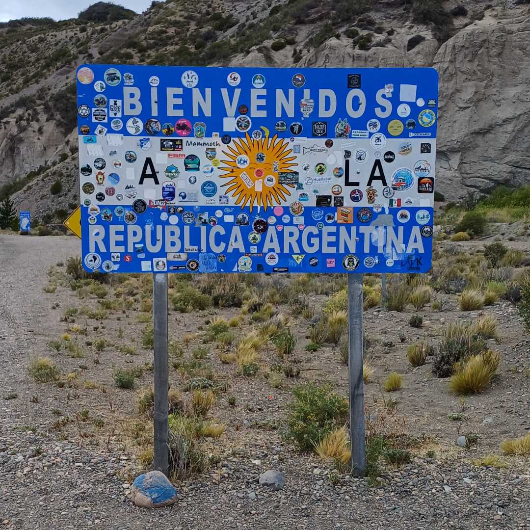 Paso Internacional Jeinemeni, Santa Cruz