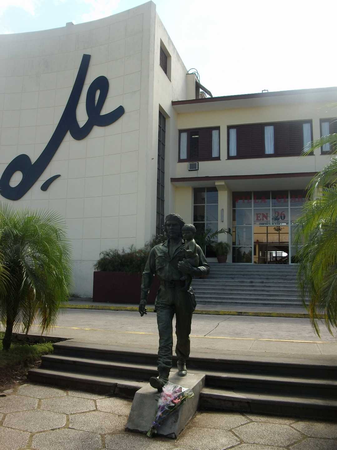 Estatua Che con niño 📍🇨🇺