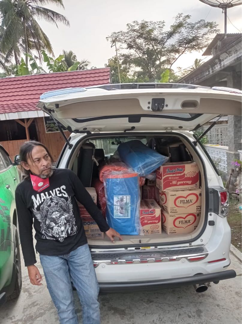 penyerahan bantuan untuk korban gempa bumi di kab malang. i love u my father❤️ 