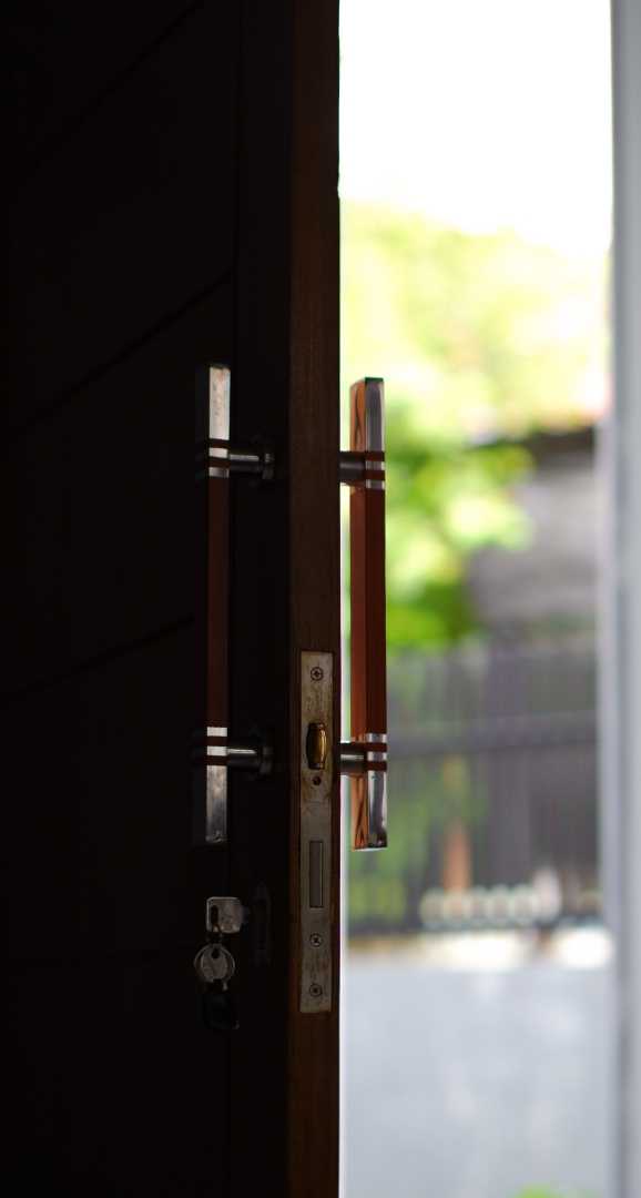 dibalik pintu