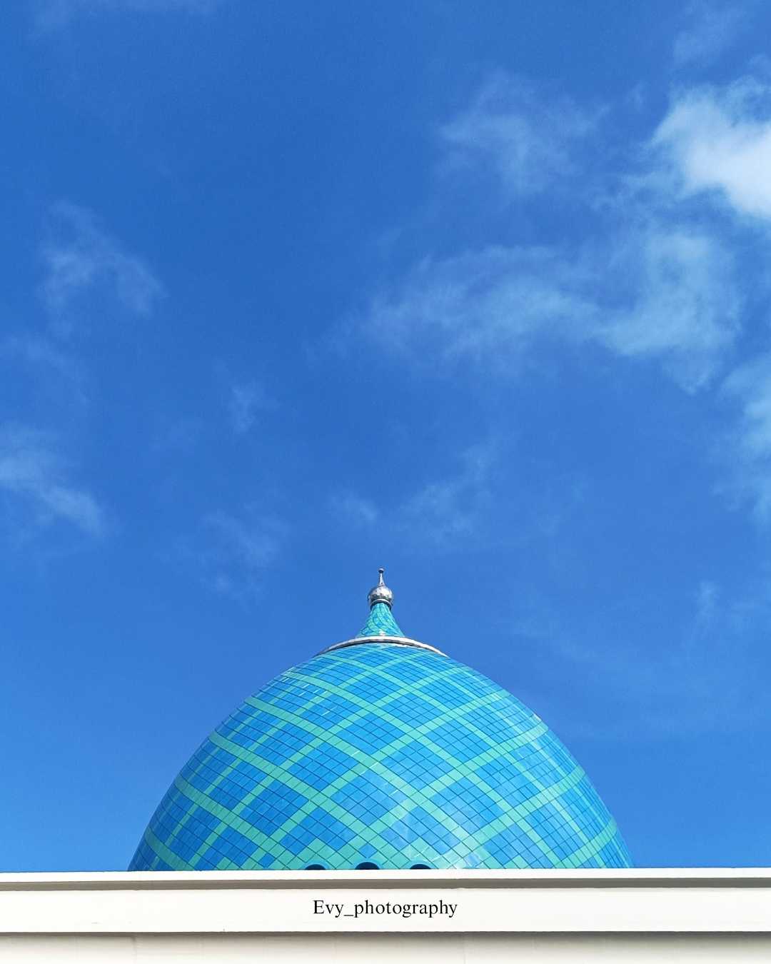 Masjid agung surabaya (negatif space) 