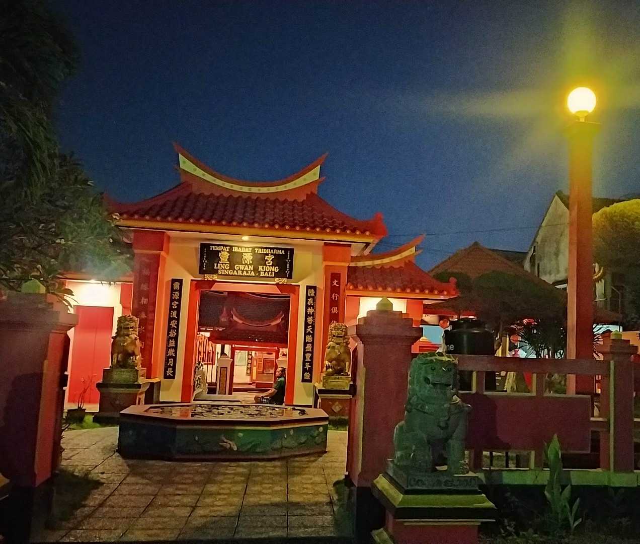 Klenteng - Buddhis Temple