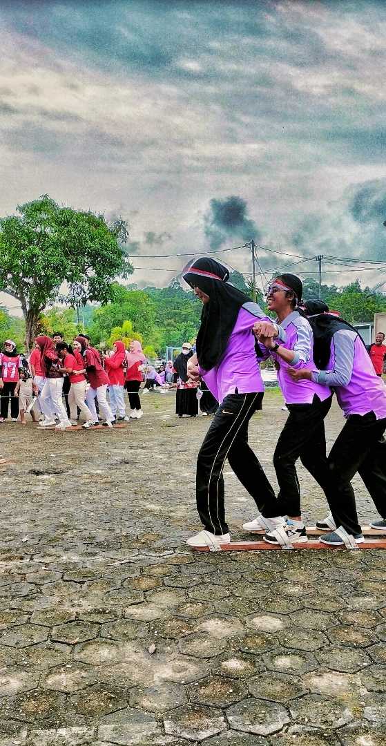 Lomba Bakiak Beregu