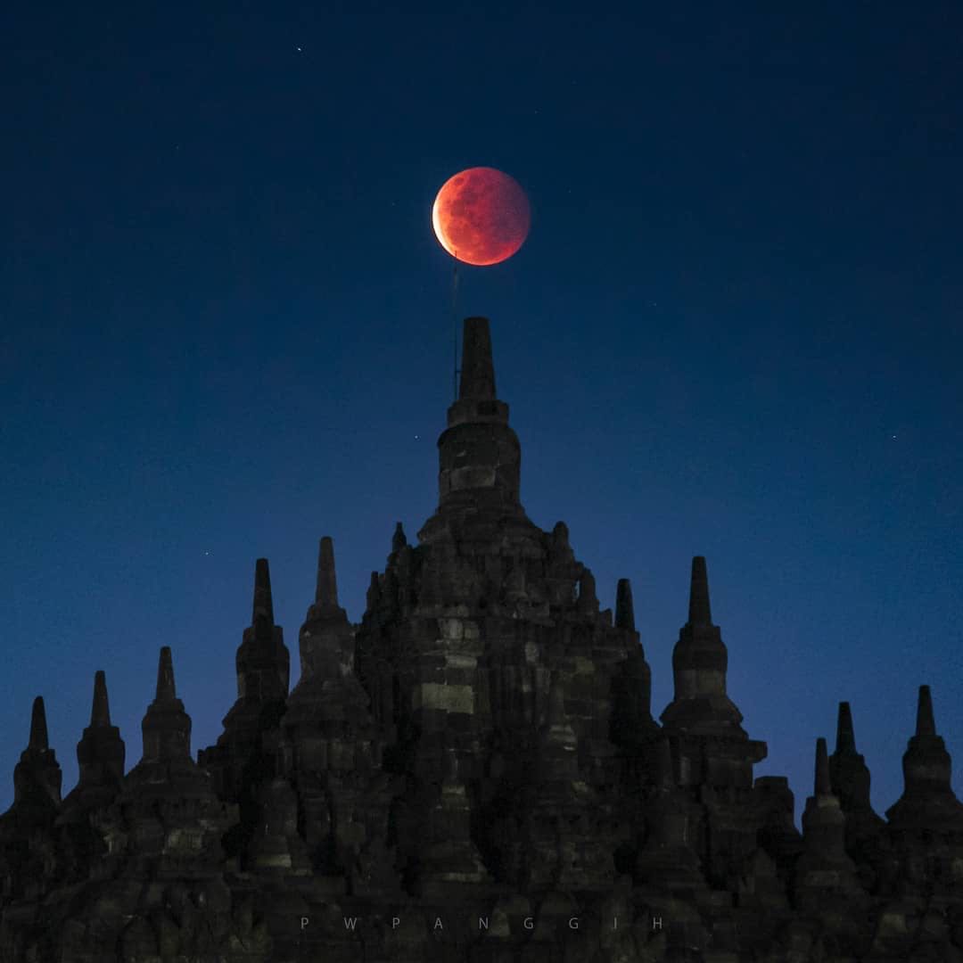 gerhana bulan di Candi Plaosan 