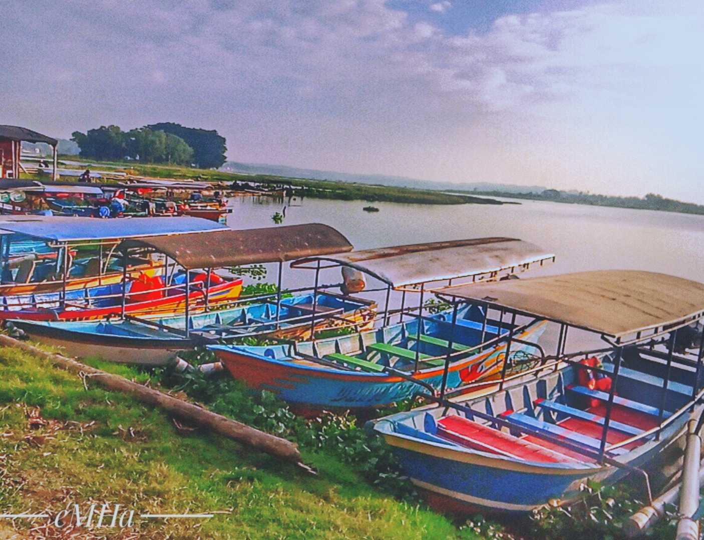 suatu pagi di pinggir waduk