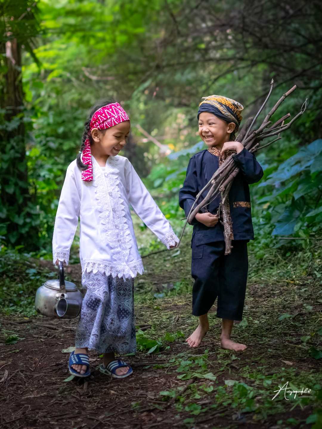 Kakak beradik Sunda Culture 