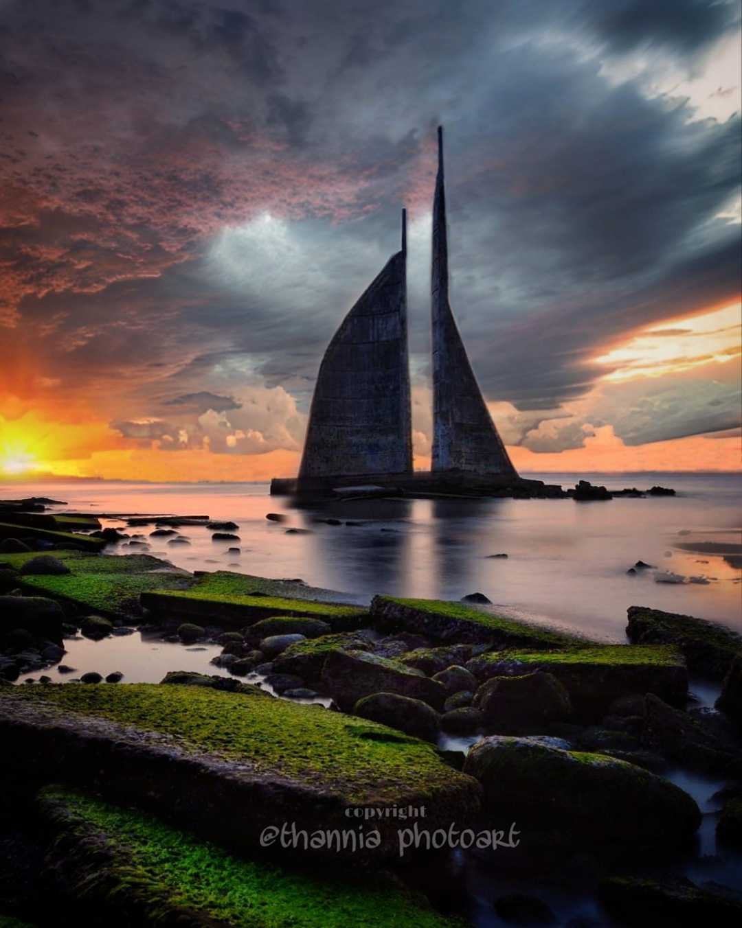 Pantai Tanjung Layar Putih