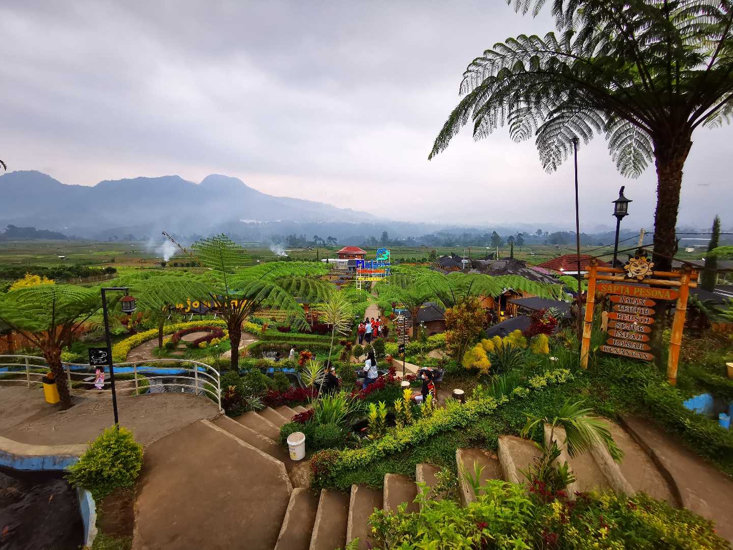 Pemandangan Beberapa Gunung
