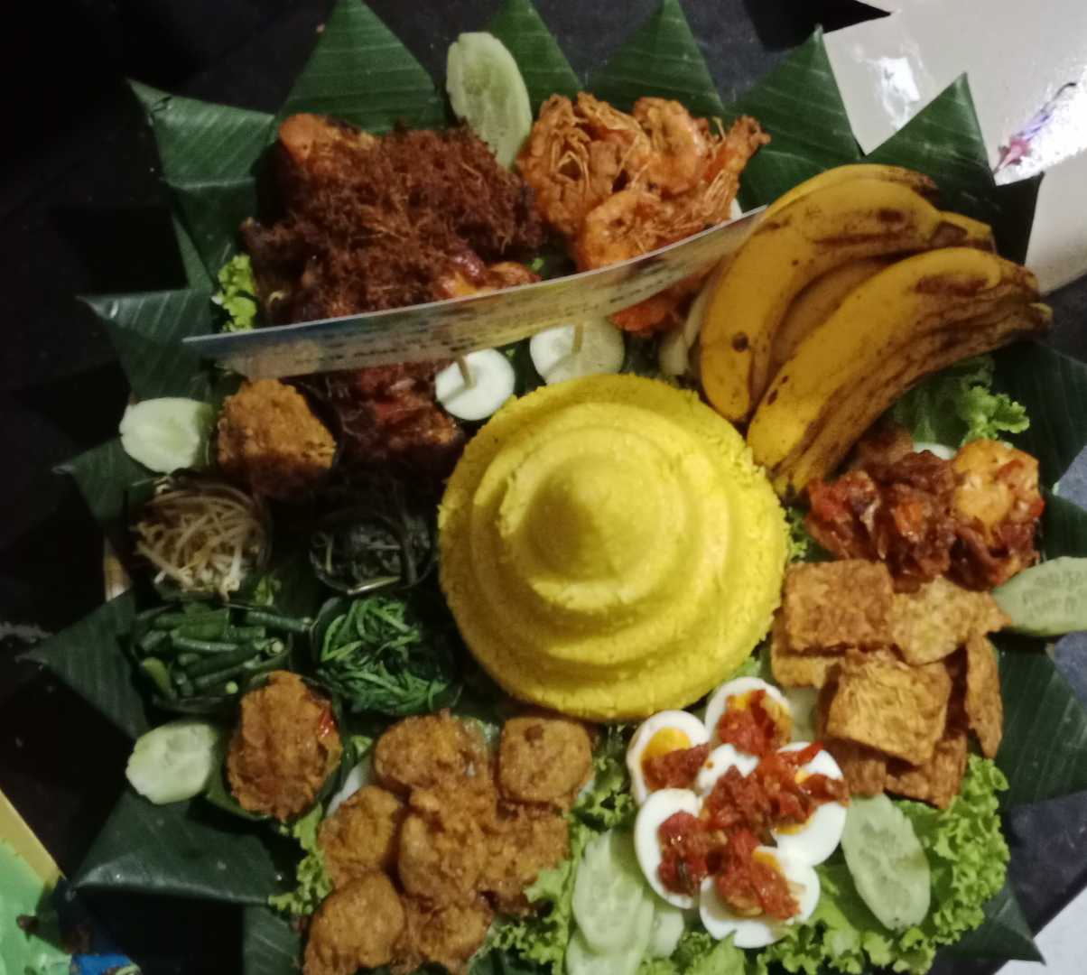 nasi tumpeng