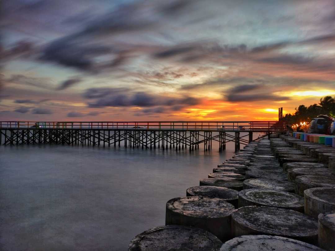 Golden hour di pantai Balikpapan