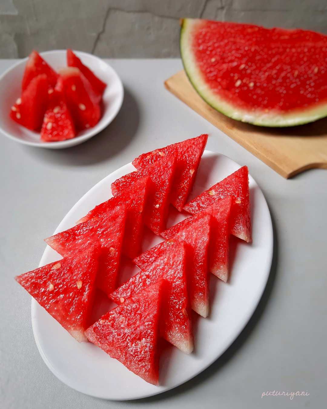 Red watermelon fruit (Buah semangka merah)