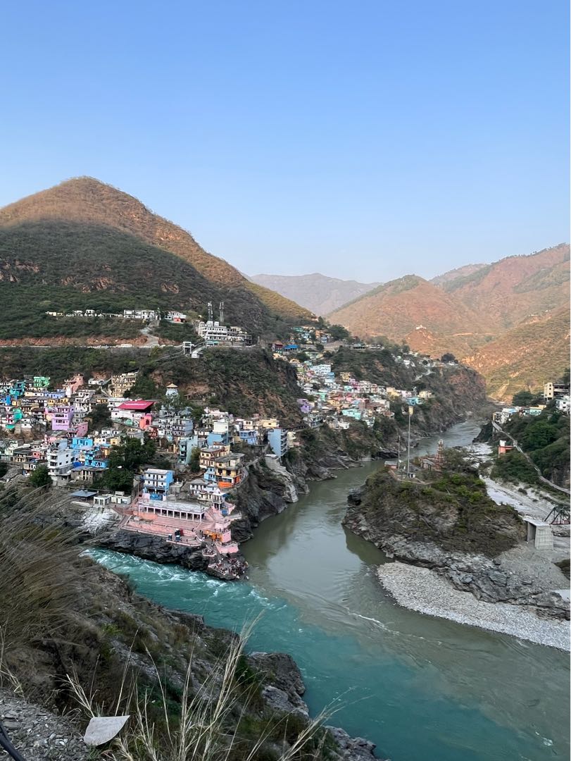 Devprayag - the place where Bhagirathi and Alaknanda rivers merge together and form Ganga ji 🤍🙌
