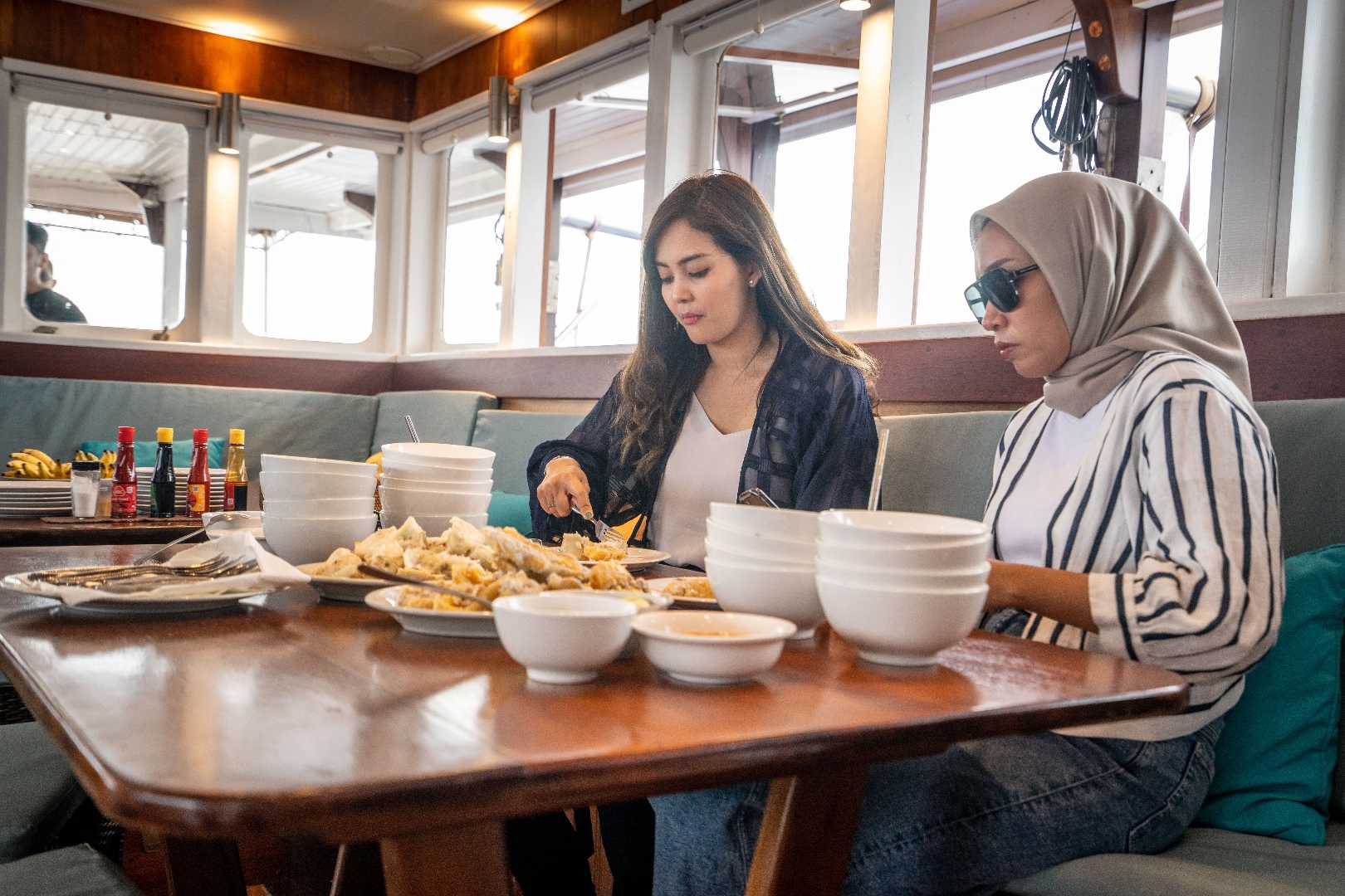 Makan Pagi di Mv. Ambai