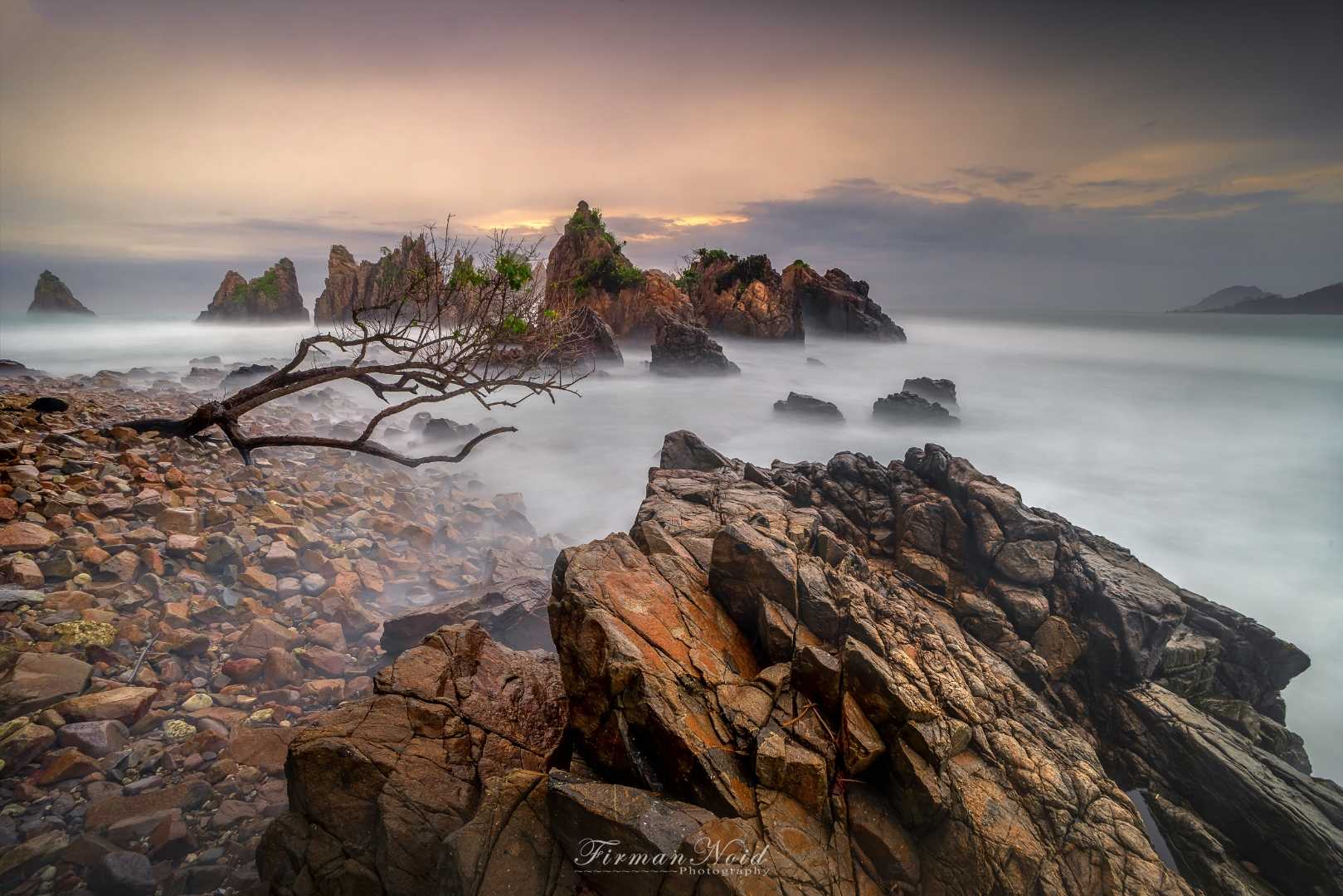 Pantai Gigi Hiu Lampung