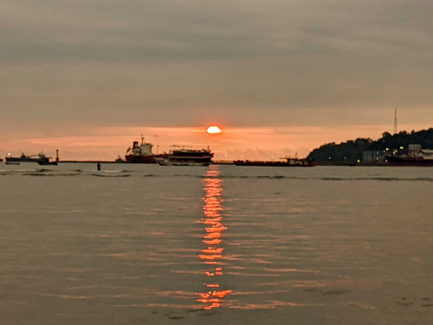 Menikmati Sunset di Gates