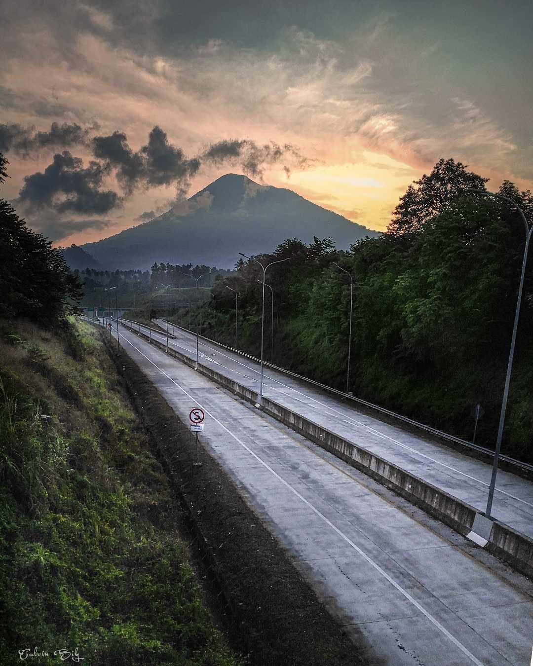 Jalan Tol Bitung-Manado
