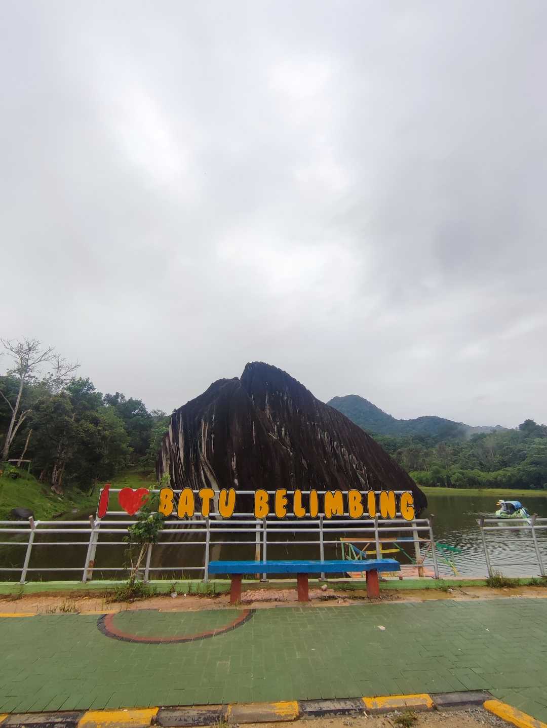 Wisata Batu Belimbing